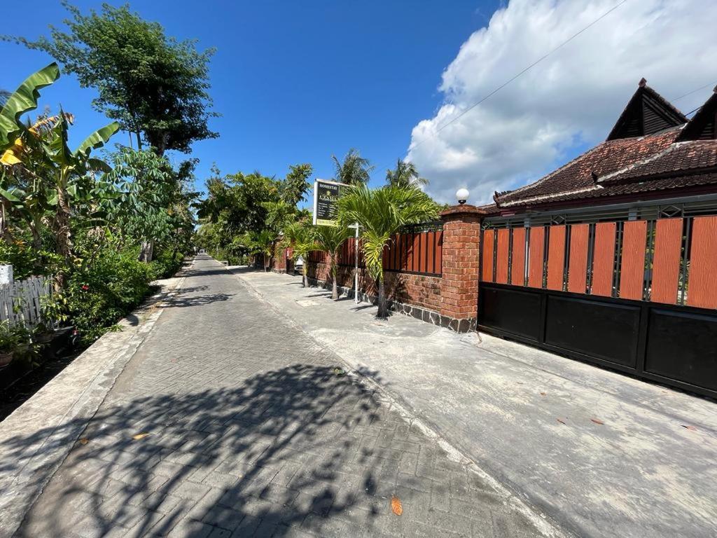 Capital O 92615 Villa Utama D'Alas Purwo Ringinpintu Exterior foto
